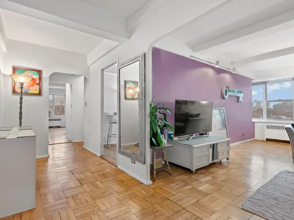 500 Grand Street image 1 of 8