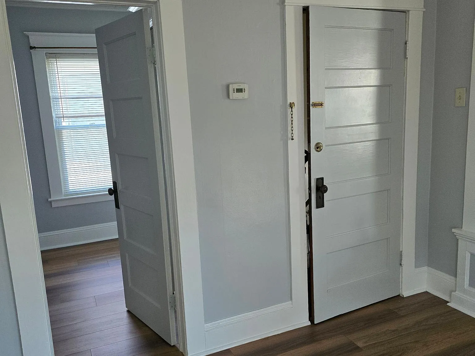 326 Eleanor St — Photo 2