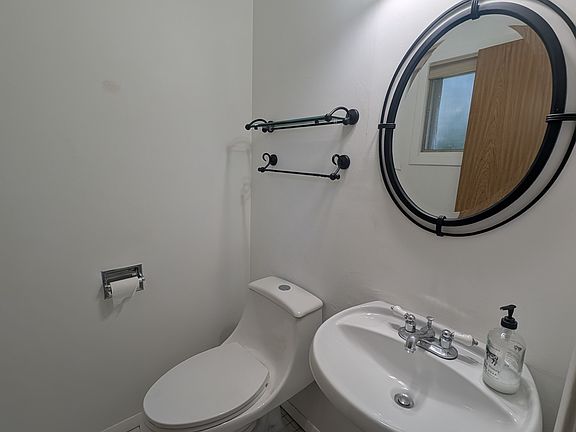 3rd image of 3131 Lake Ave Unit F