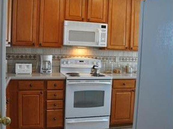 4th image of 4213 Piccadilly Ln