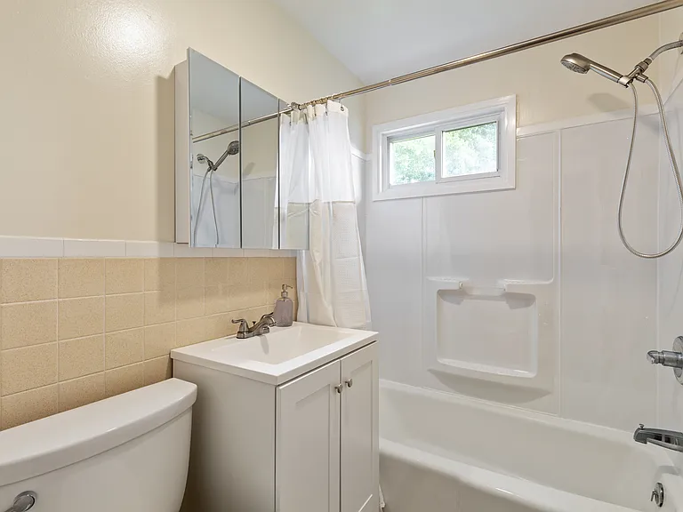 100 Barbie Dr — Photo 5
