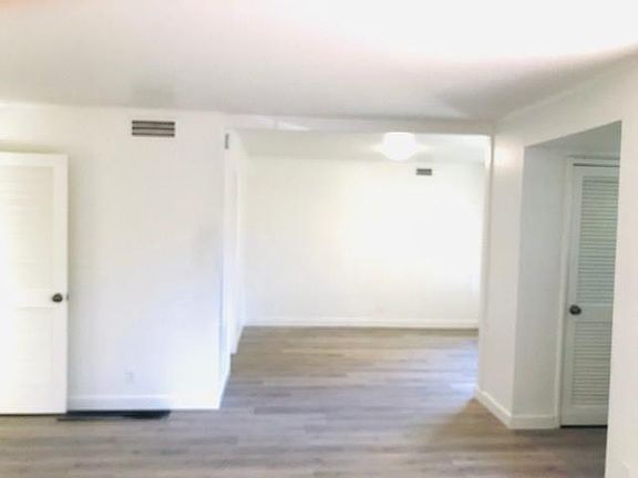 4th image of 1043 Del Norte Ave