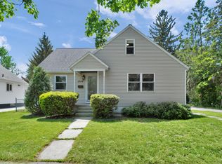 1028 Lake Michigan Dr NW, Grand Rapids, MI 49504