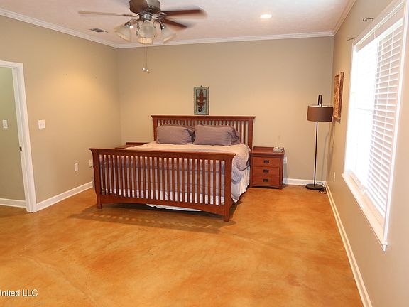 2nd image of 3037 S Greensburg Rd