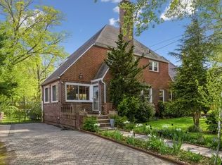 6 Point Cres, Whitestone, NY 11357