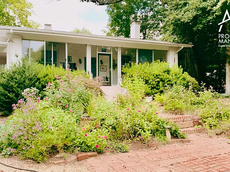 709 Park St — Photo 22