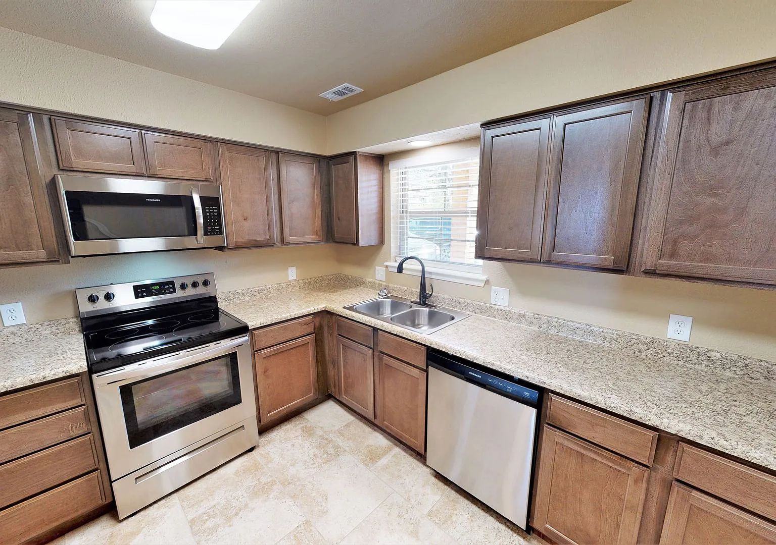 4119 Sunflower Circle — Photo 2