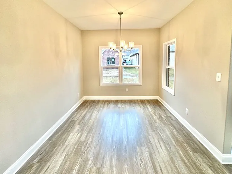 568 Rosalie Woods Dr — Photo 6