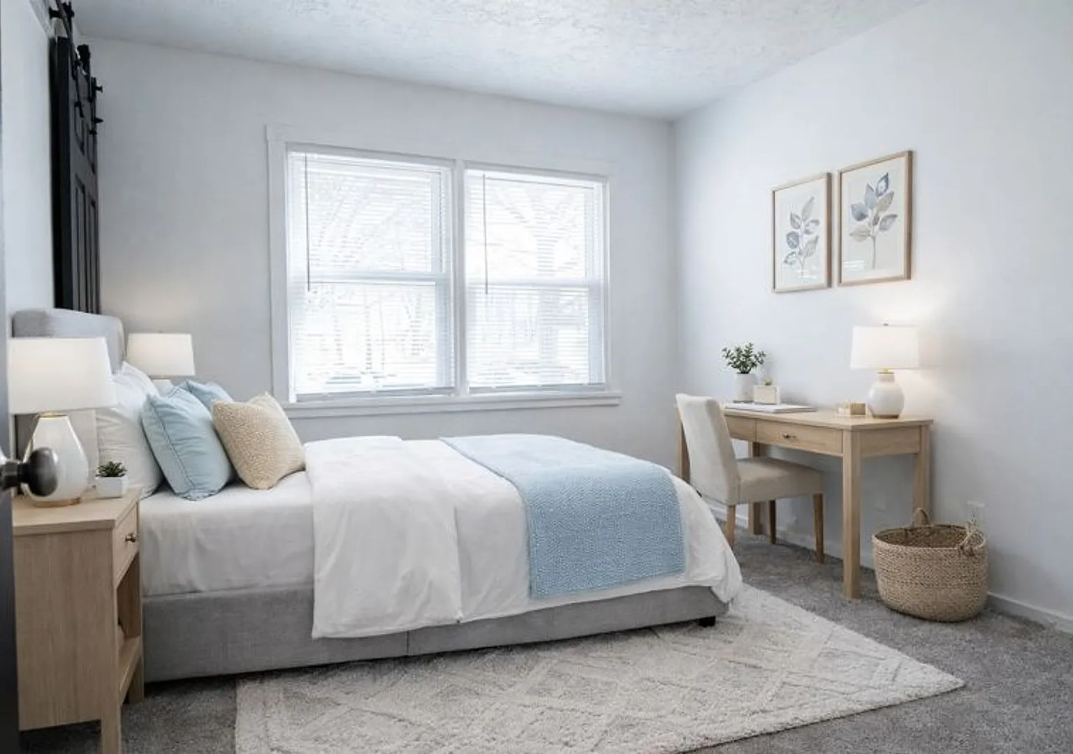 Charming 3-bedroom, 1-bathroom Townhouse in Midland, PA! — Photo 1