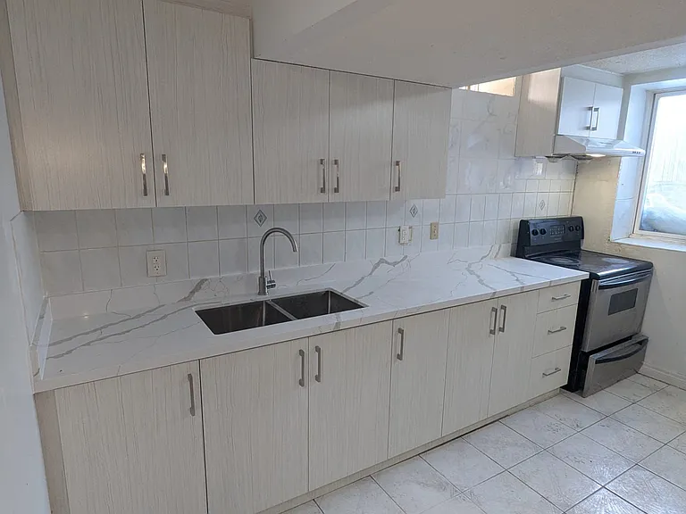 41 Thorndale Rd #BASEMENT — Photo 2