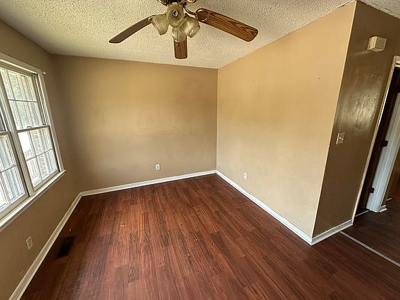 2nd image of 1437 Tripp Ln #1437