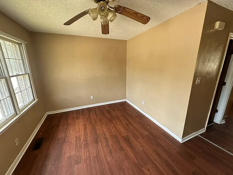1437 Tripp Ln #1437 — Photo 2