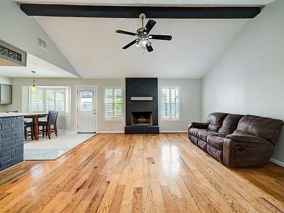 5th image of 12126 Meadowhollow Dr