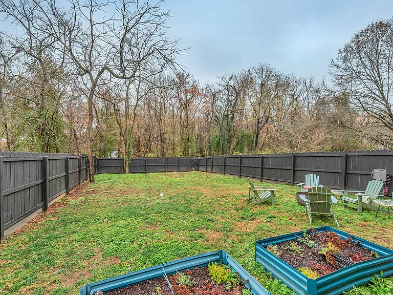 807B Porter Rd — Photo 3