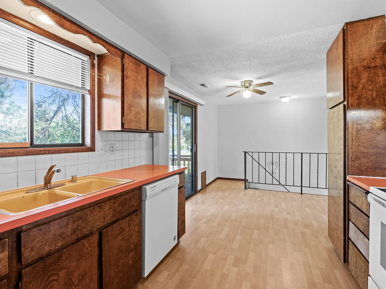 5 bed, 2002 sqft, $2,800 — Photo 4