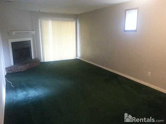 4th image of 2483 Chateau Ln