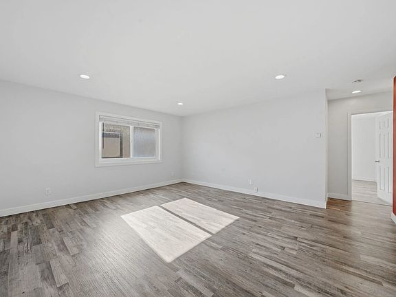 5th image of 293 Sycamore Rd Unit 15
