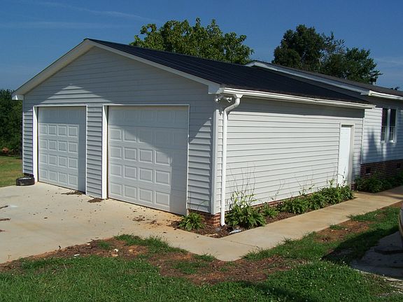 28' Two car garage
