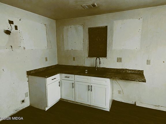 5th image of 2040 Lowe St