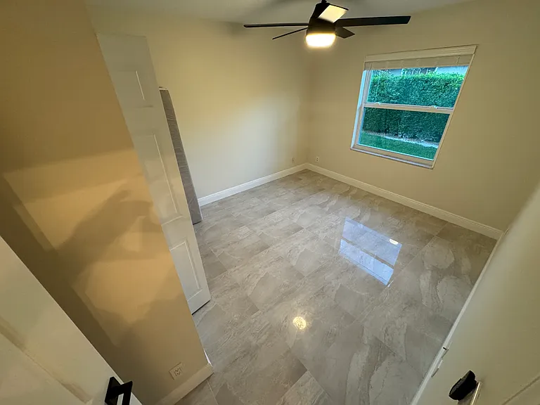 1327 Lake Breeze Dr — Photo 9