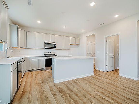 5th image of 16423 Pruett Ln