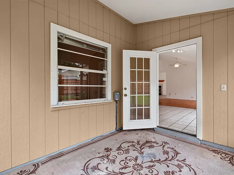 2324 NW 40th Pl — Photo 38