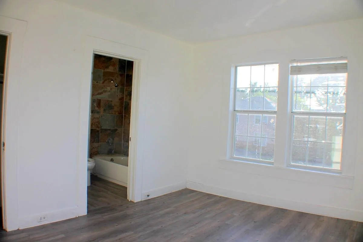 1 bed, 1.0 bath, 380 sqft, $950 — Photo 2