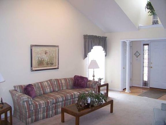 2nd image of 381 Horizon Dr
