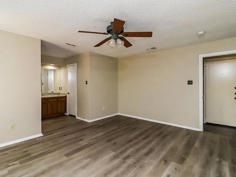721 Owens Dr — Photo 11