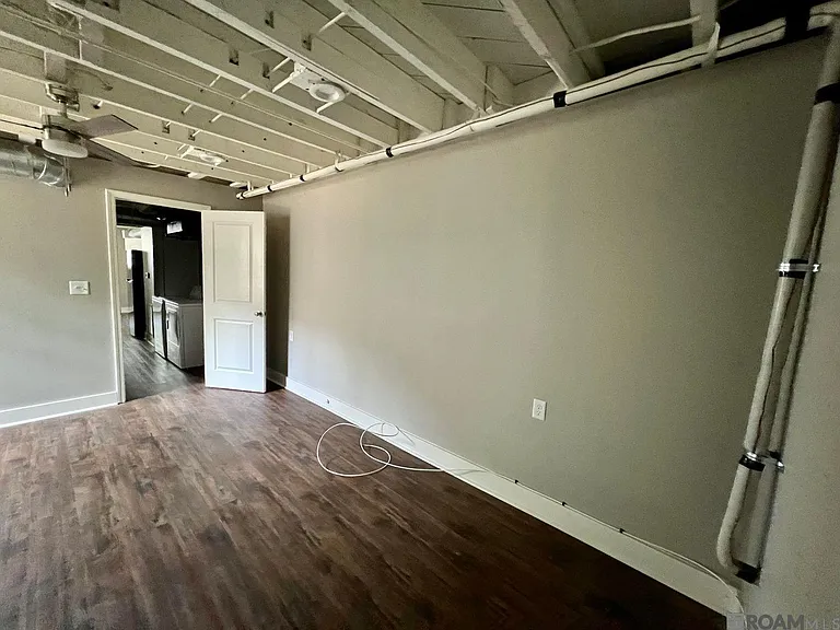 418 E State St #B — Photo 6