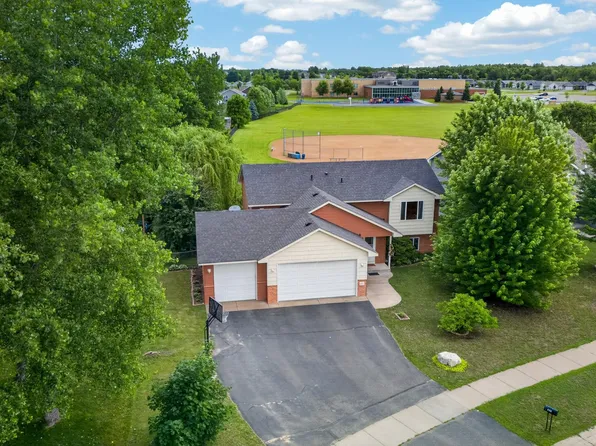 806 Marion St SE, Isanti, MN 55040