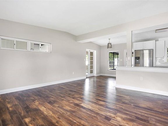 5th image of 411 Zimmerman Dr