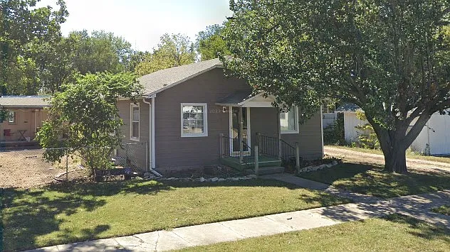 205 W Allen — Photo 11