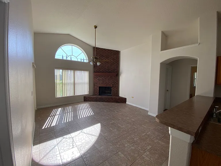 434 Cassia Dr — Photo 5