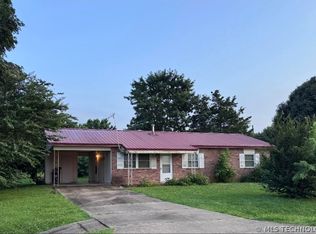 1106 W Hickory St, Stilwell, OK 74960
