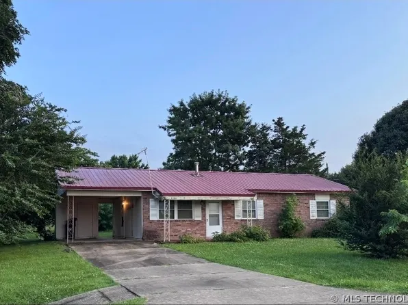 1106 W Hickory St, Stilwell, OK 74960