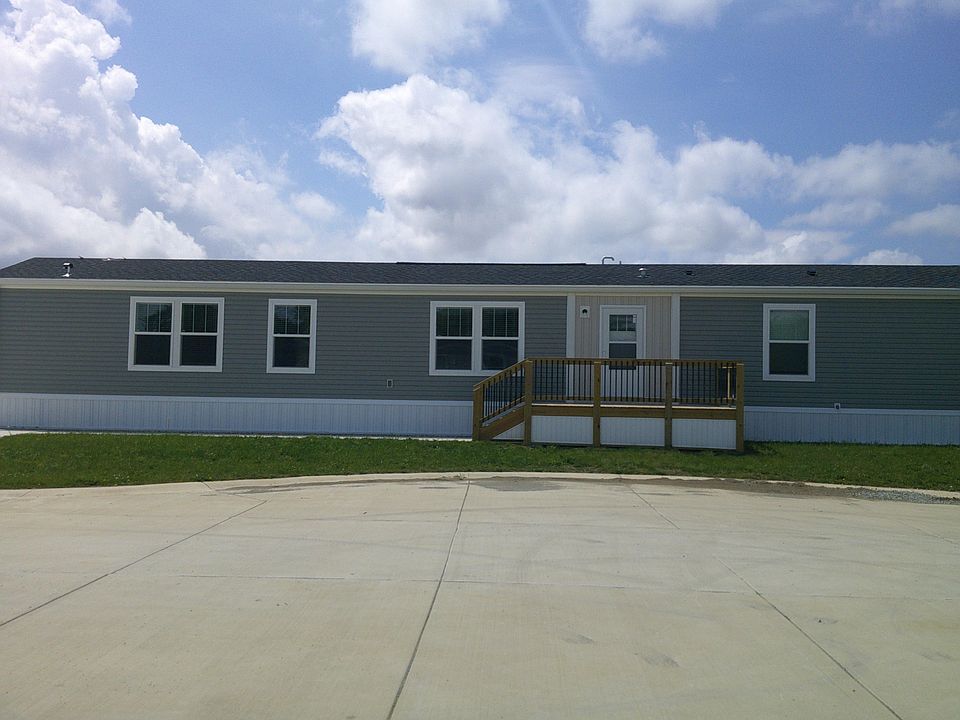 Exterior Image-1-Clayton Camelot Village