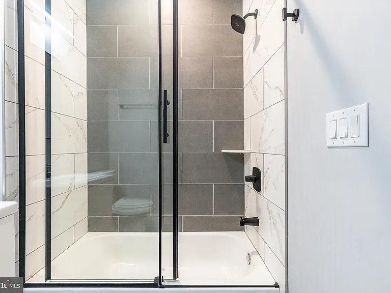 2821 Livingston St #2 — Photo 14