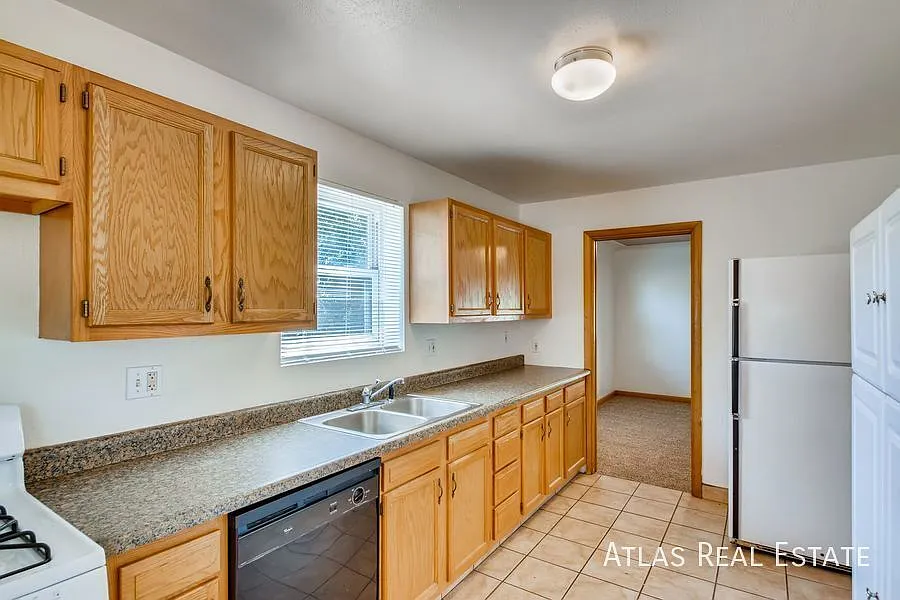 Spacious 3-Bedroom Triplex In The Highlands Area Of Denver! All Utilities Included! — Photo 1