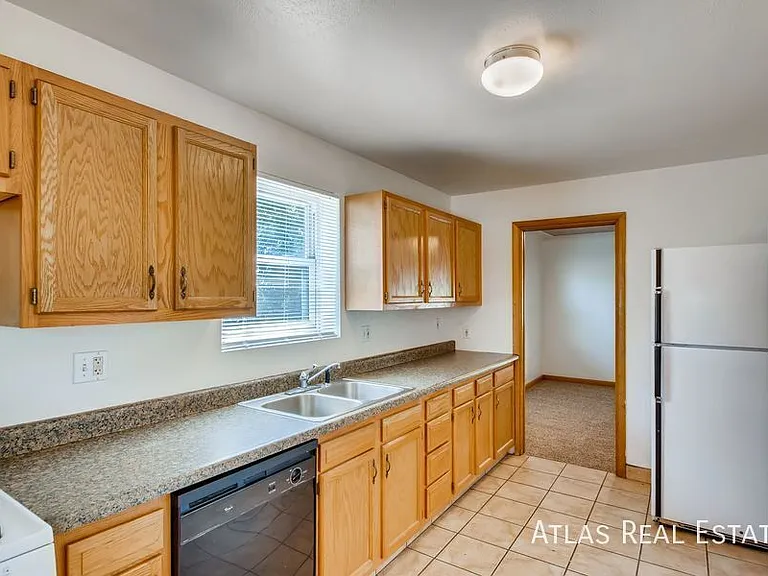 2714 N Grove St — Photo 1