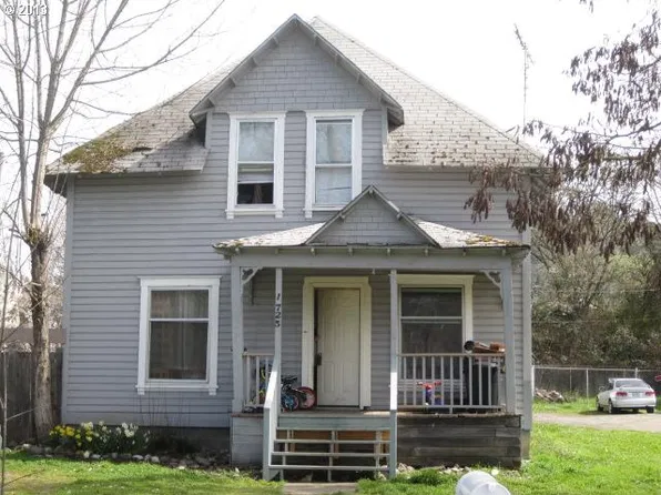 1723 SE Mill St, Roseburg, OR 97470