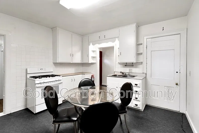 3 bed, 1.0 bath, $1,375 — Photo 3