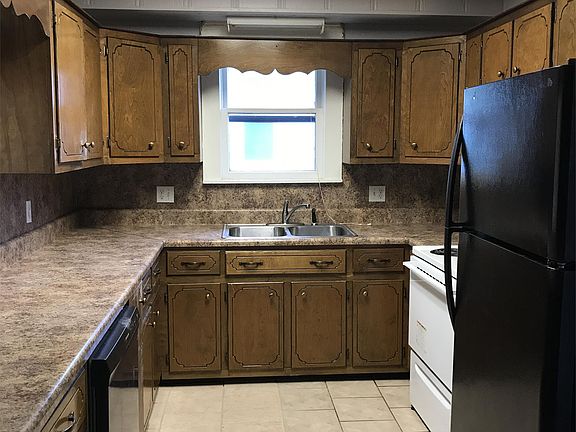 kitchen with refrigerator, stove, dishwasher