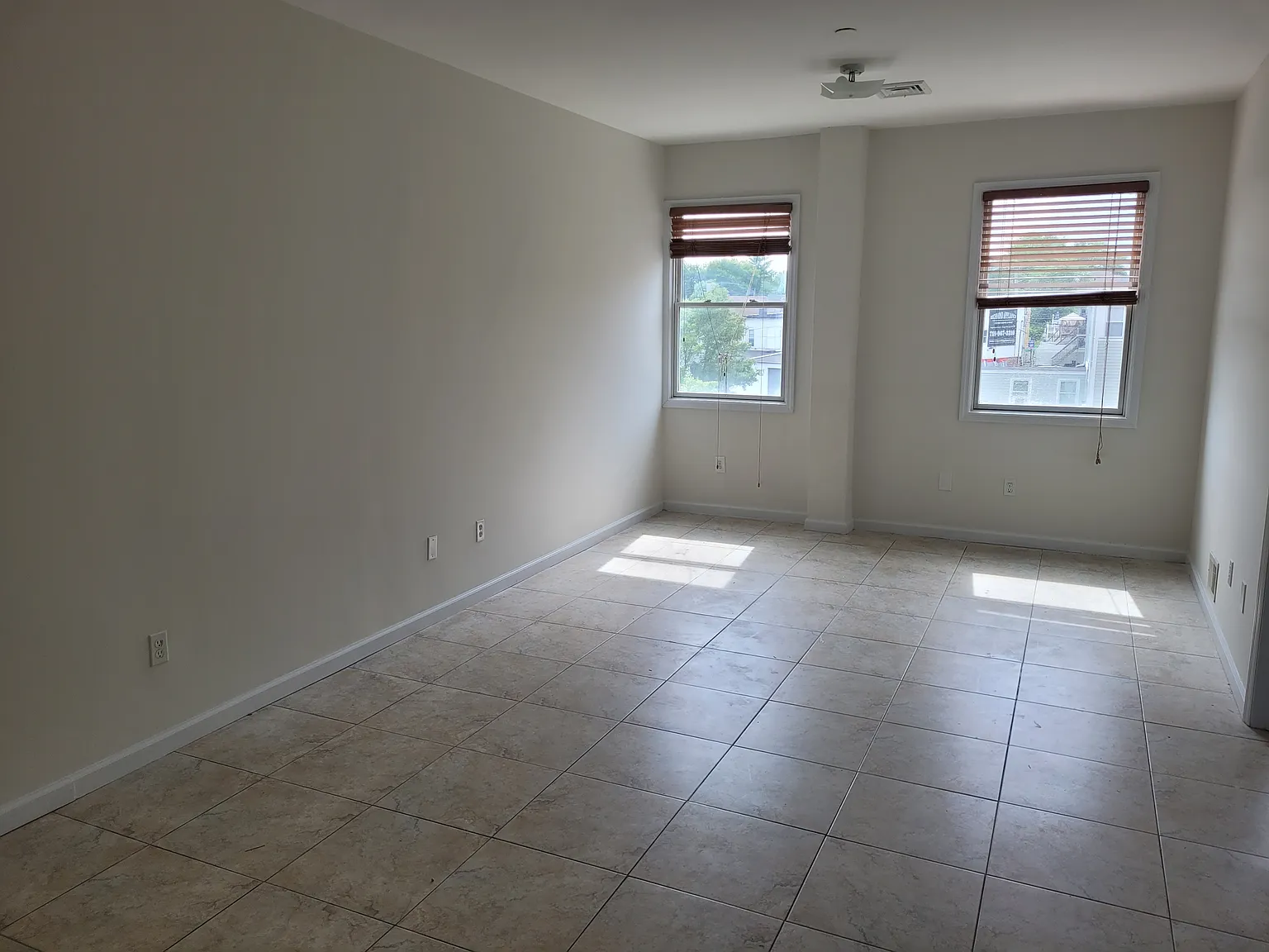 2 bed, $2,400 — Photo 4