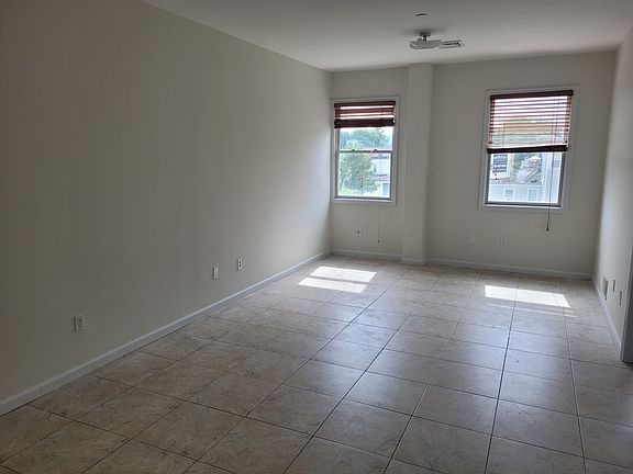 4th image of 6264 Amboy Rd APT 2D