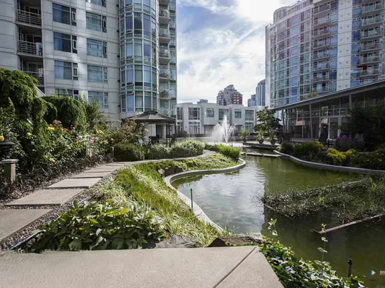 1111 Marinaside Cres #THN — Photo 30