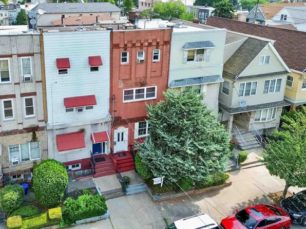 49 E 33rd St, Bayonne, NJ 07002