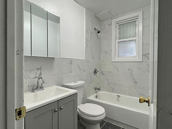 4th image of 32 Van Cortlandt Park Ave APT 5