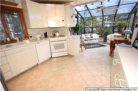 3rd image of 23 Leslie Ave