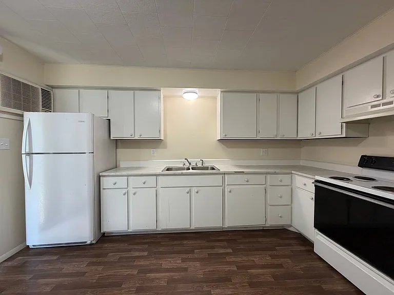 201 Martin Ct — Photo 1